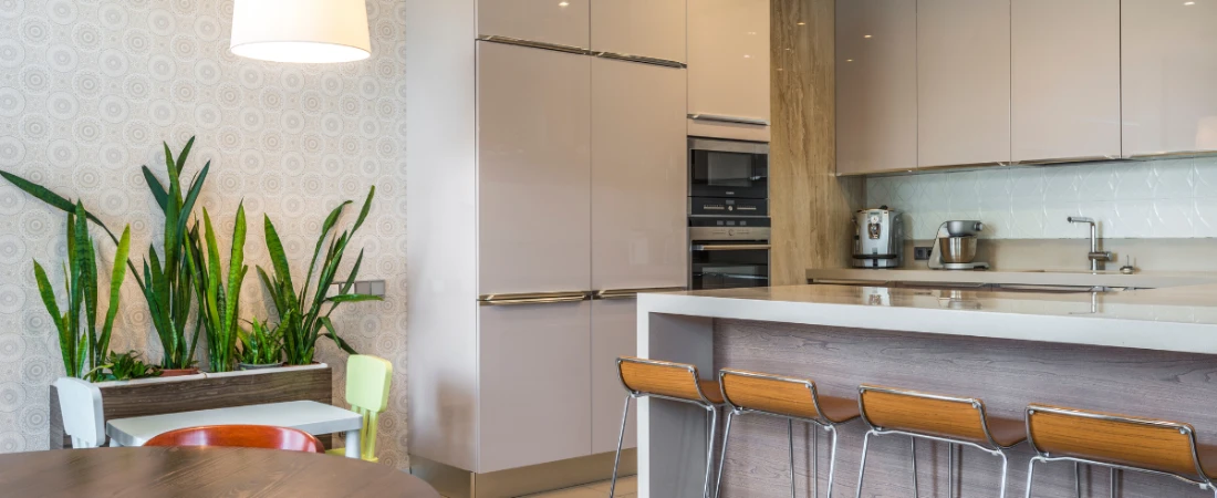 How to Live in a Hotel Full Time: Pros and Cons