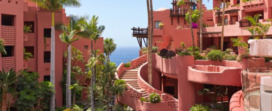 JW Marriott vs. Ritz-Carlton: Which Delivers More Luxury?